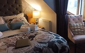 Outlander Boutique B&B King